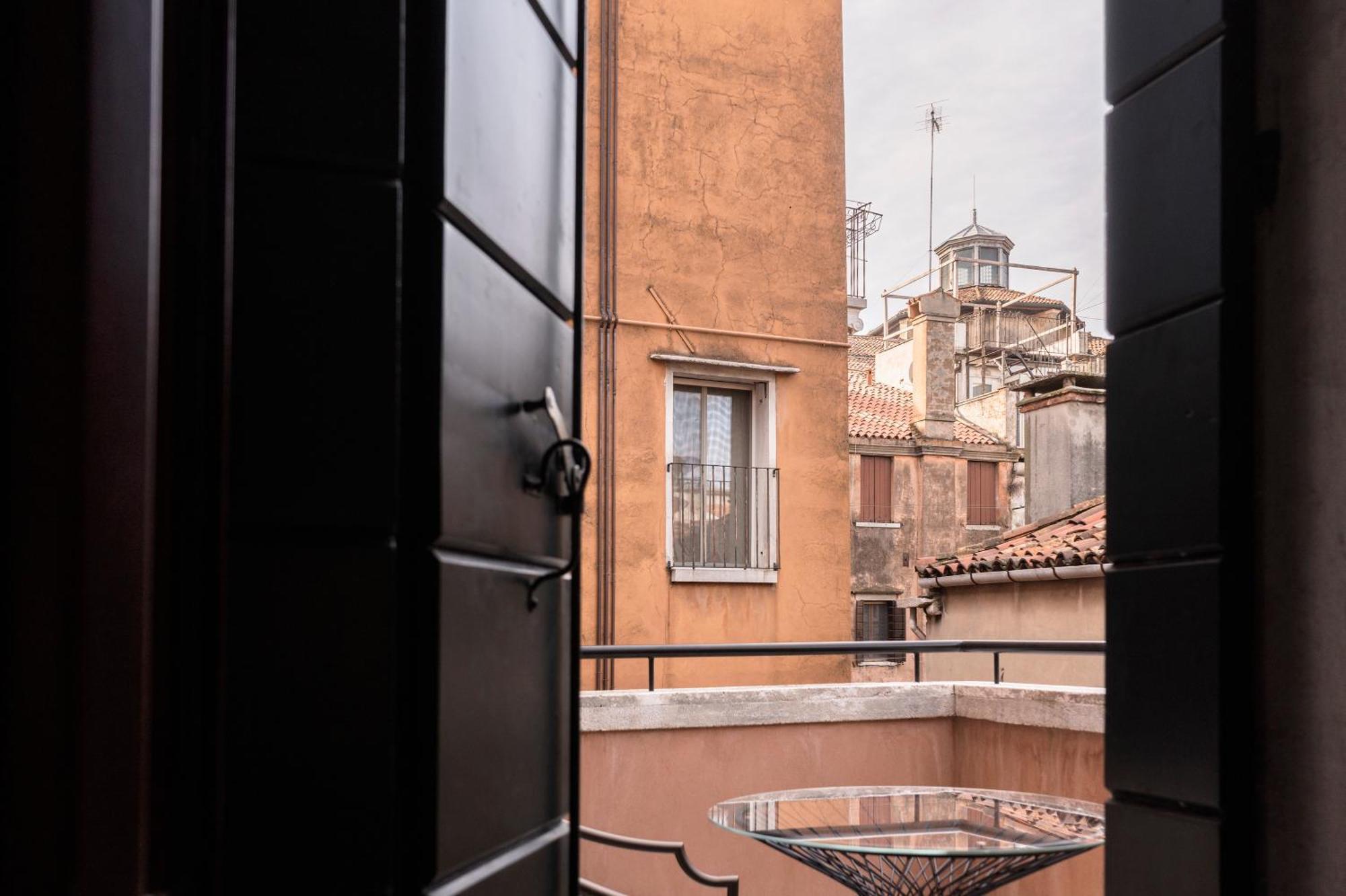 Aparthotel Be Mate Ponte Di Rialto Venecia Exterior foto